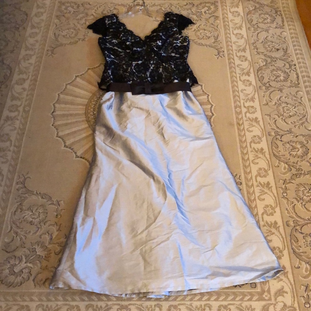Elegant lace dress with removable belt